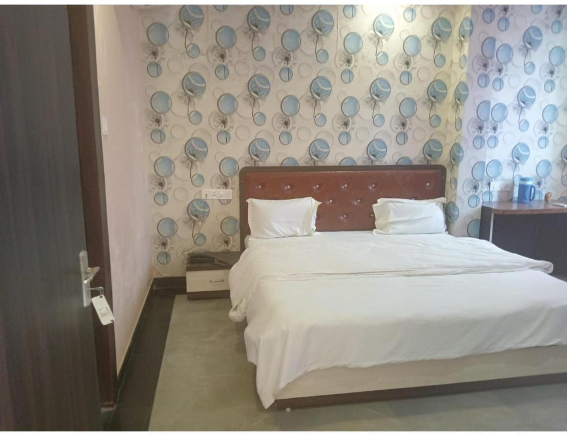 Shivam Hotel, Gorakhpur Exterior photo